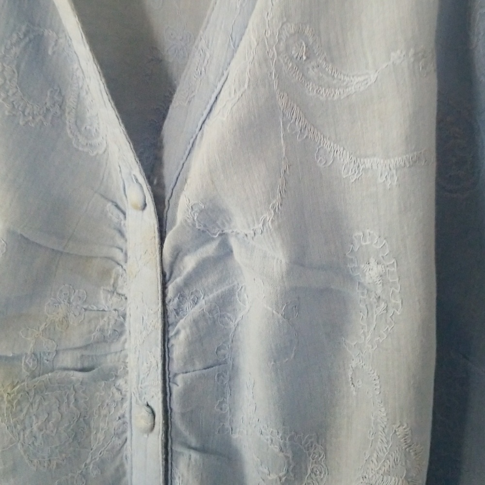 Blouse. - Picture 2 of 3